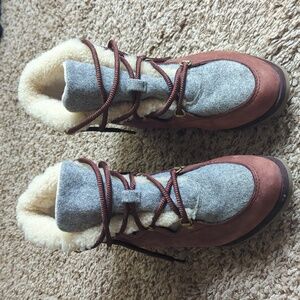 Sorel Womens 10 Sneakchic Alpine Shearling Boots In Red Gray